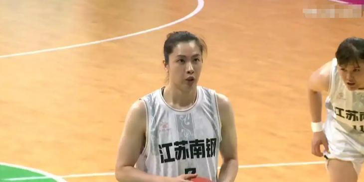 练组致意与, 她高效贡献